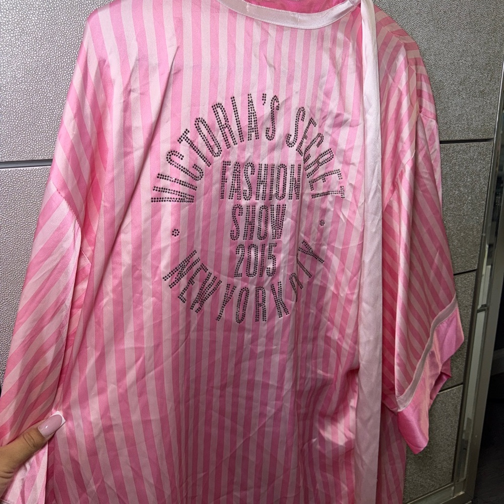 Victoria’s Secret 2015 Fashion Show Robe Pink Rhinestone VSFS – Rare